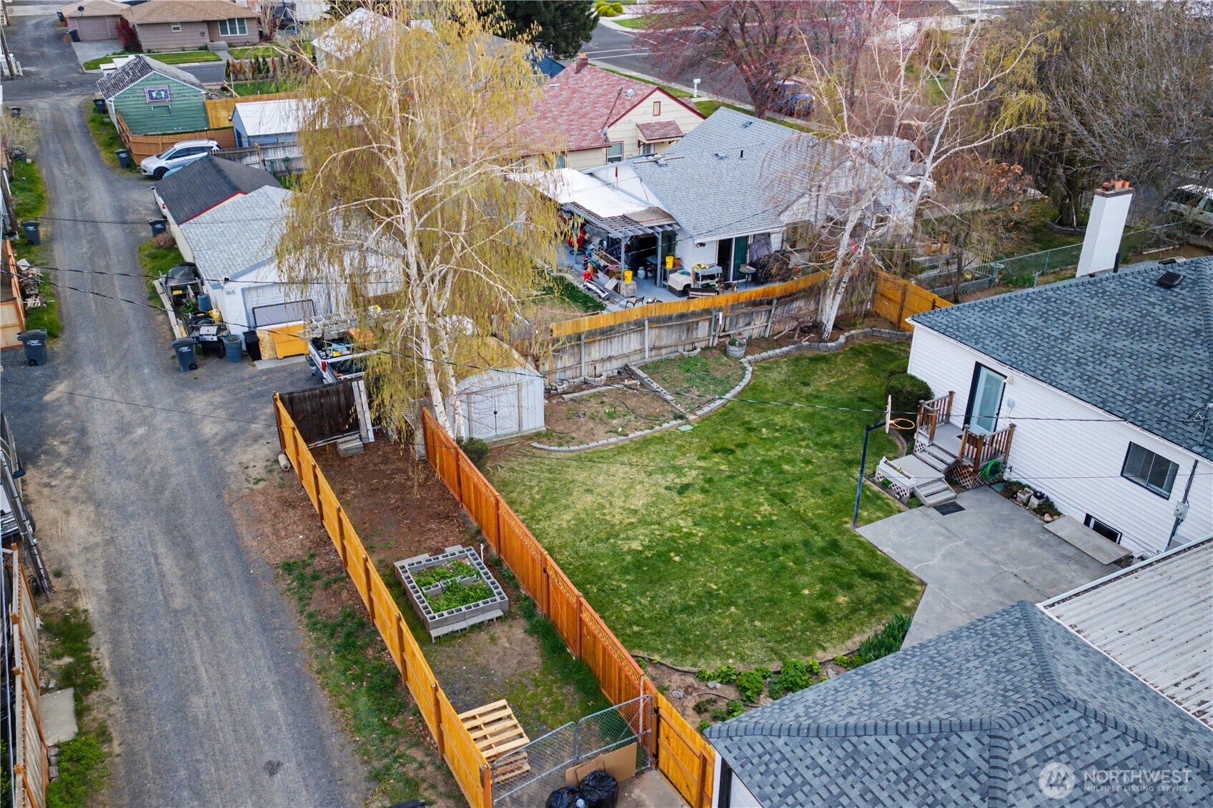 222 D Street Southwest Ephrata, WA 98823 - Photo 37 of 40 an aerial view of a house with a garden