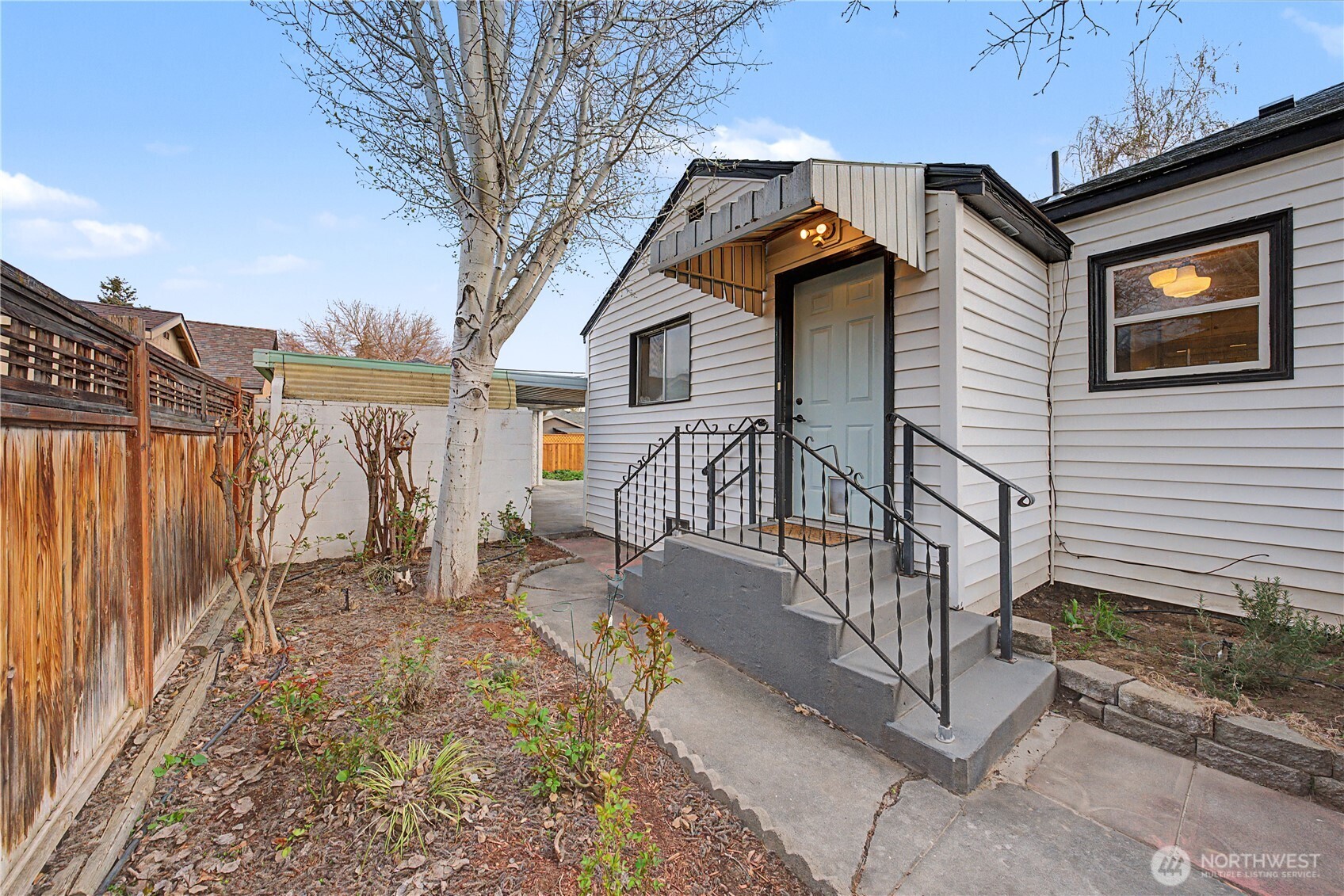 222 D Street Southwest Ephrata, WA 98823 - Photo 39 of 40 a view of a house with wooden fence