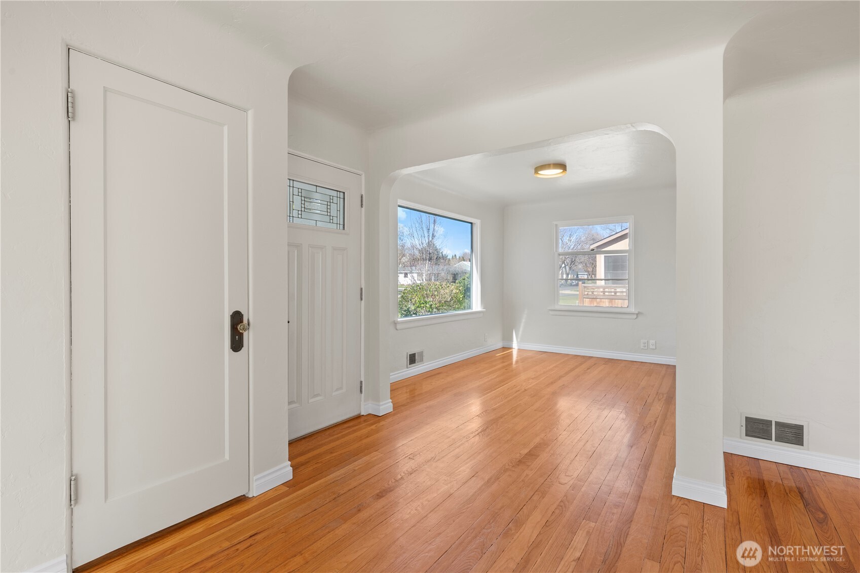 222 D Street Southwest Ephrata, WA 98823 - Photo 5 of 40 a view of empty room with wooden floor and fan