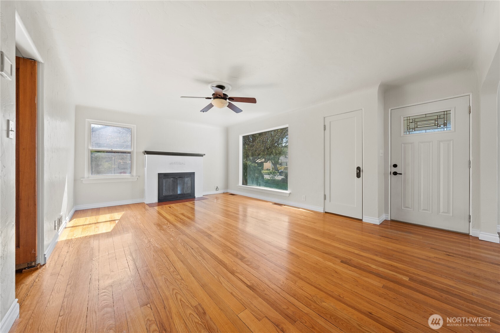 222 D Street Southwest Ephrata, WA 98823 - Photo 7 of 40 a view of empty room with wooden floor and fireplace