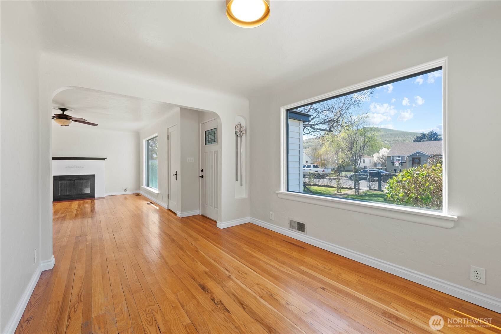 222 D Street Southwest Ephrata, WA 98823 - Photo 10 of 40 a view of empty room with wooden floor and fan