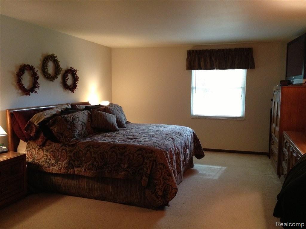 5011 Greenfield Road Brighton, MI 48114 - Photo 16 of 23 house 16.jpg