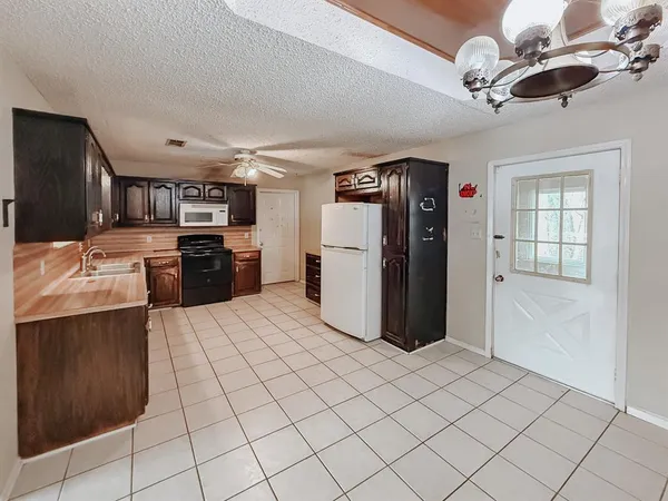 $174,900 | 237 Tall Timber Loop, Whitney, TX 76692