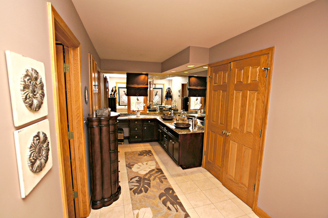 11 Tartan Ridge Road Burr Ridge, IL 60527 - Photo 17 of 25 a kitchen with stainless steel appliances granite countertop a refrigerator and a stove