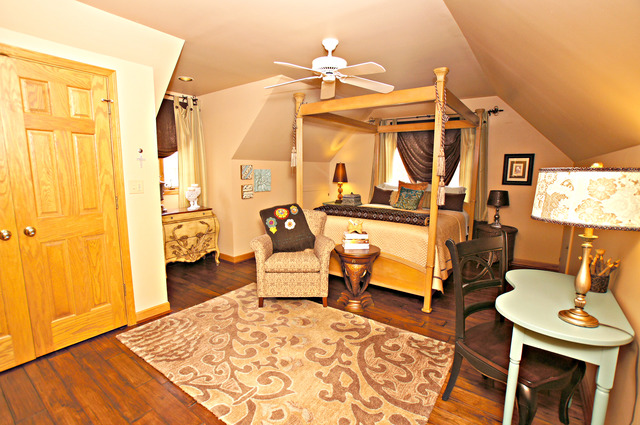 11 Tartan Ridge Road Burr Ridge, IL 60527 - Photo 21 of 25 a living room with furniture and a table