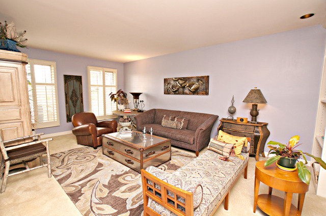11 Tartan Ridge Road Burr Ridge, IL 60527 - Photo 4 of 25 a living room with furniture and a window