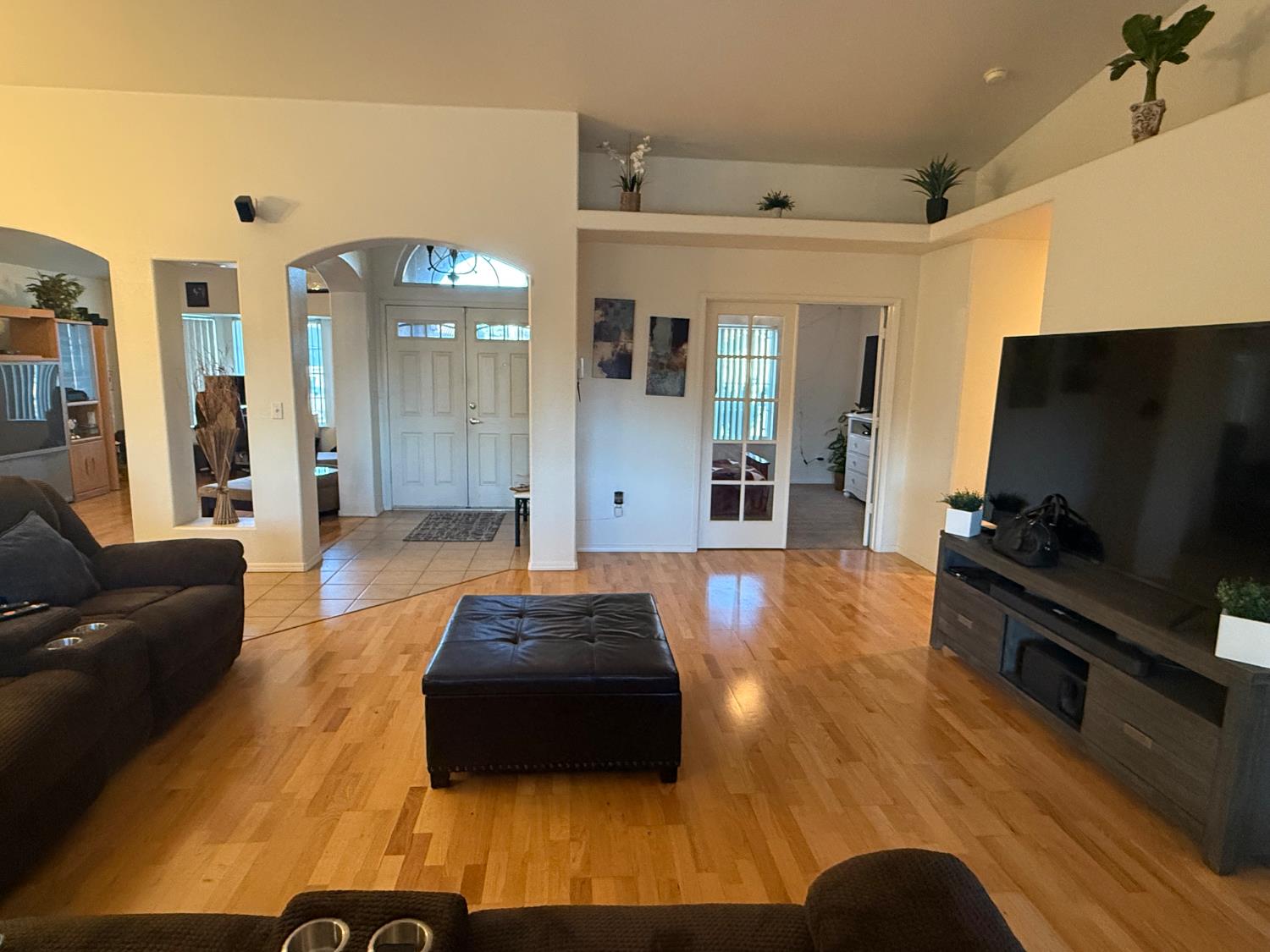 3124 Summer Lane Madera, CA 93637 - Photo 22 of 30 a living room with furniture and a flat screen tv