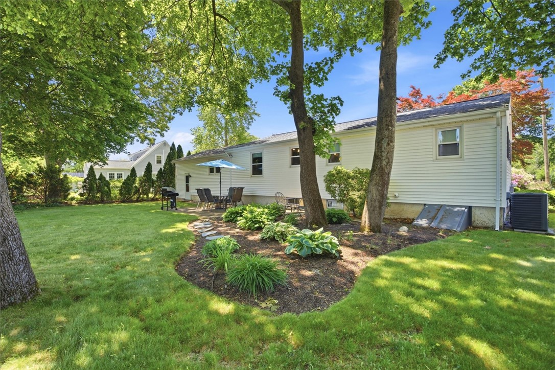 14 Stone Avenue Warwick, RI 02889 - Photo 3 of 30