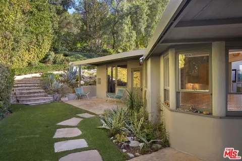 $2,695,000 | 3624 Buena Park Drive, Studio City, CA 91604