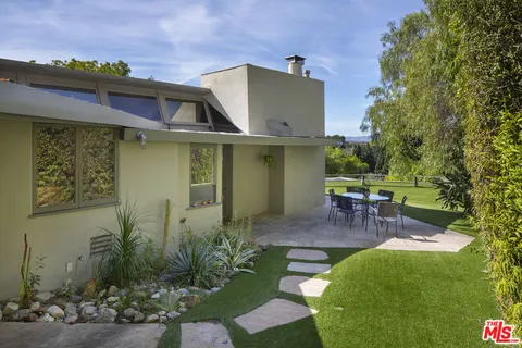 $2,695,000 | 3624 Buena Park Drive, Studio City, CA 91604