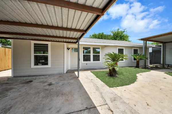 $229,900 | 5111 Willow Glen Drive, Houston, TX 77033