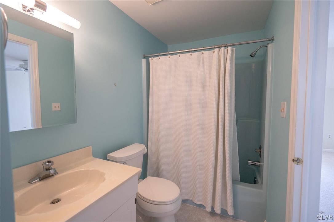 150 Springhouse Road Allentown, PA 18104 - Photo 35 of 38 3rd Floor Bathroom