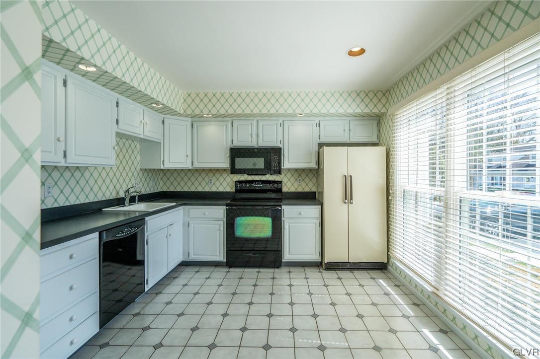 150 Springhouse Road Allentown, PA 18104 - Photo 4 of 38 Sunlight Kichen