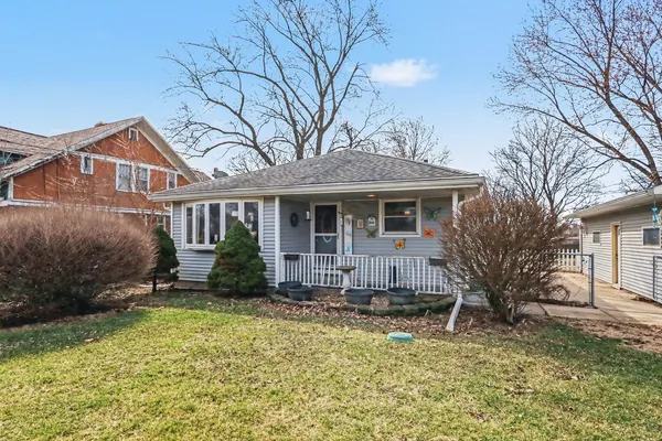 $279,900 | 900 Old Indian Trail, Aurora, IL 60506