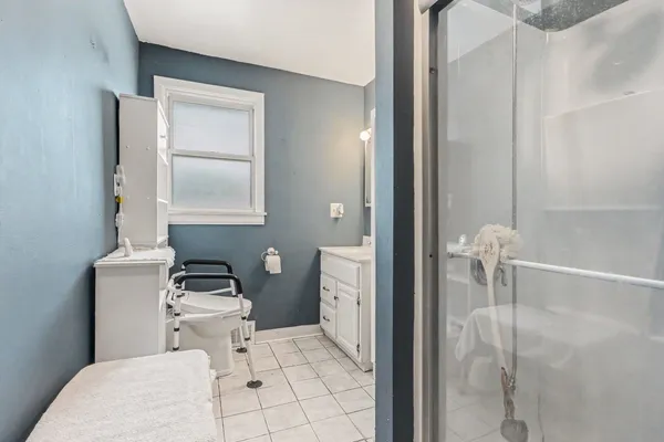 $279,900 | 900 Old Indian Trail, Aurora, IL 60506