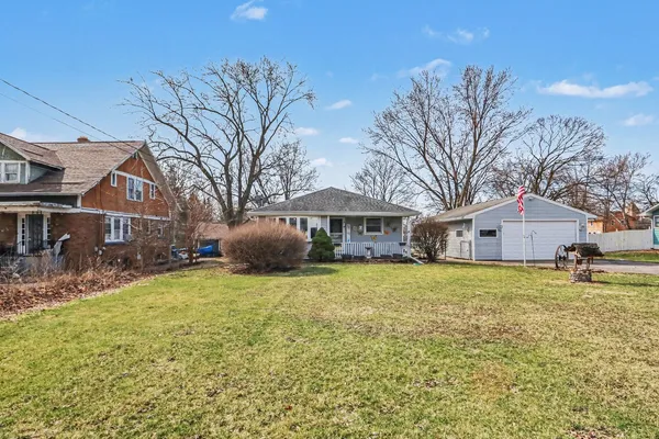 $279,900 | 900 Old Indian Trail, Aurora, IL 60506