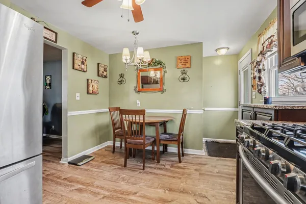 $279,900 | 900 Old Indian Trail, Aurora, IL 60506