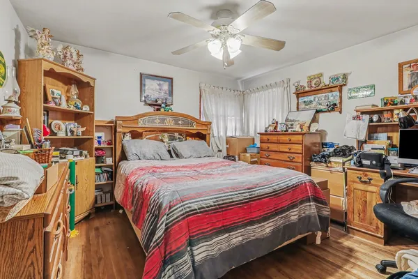 $279,900 | 900 Old Indian Trail, Aurora, IL 60506