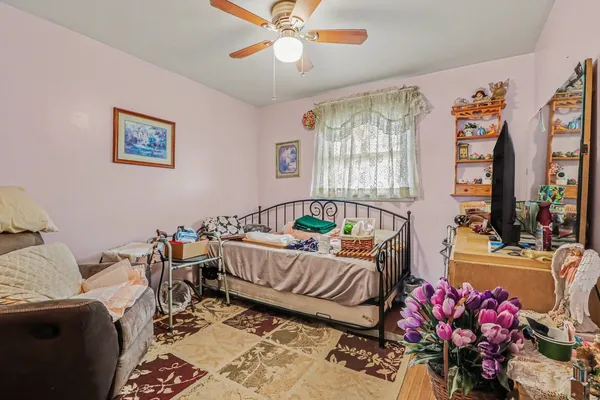 $279,900 | 900 Old Indian Trail, Aurora, IL 60506