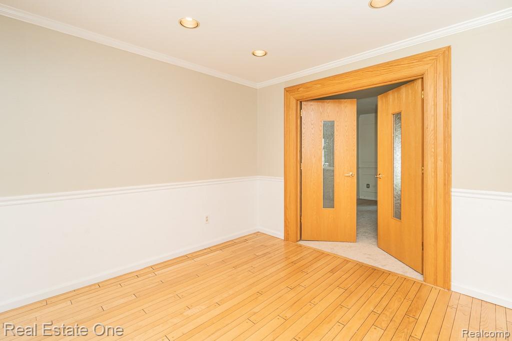1377 Barneswood Lane Rochester, MI 48306 - Photo 14 of 39 1377 Barneswood_MLS-017.jpg