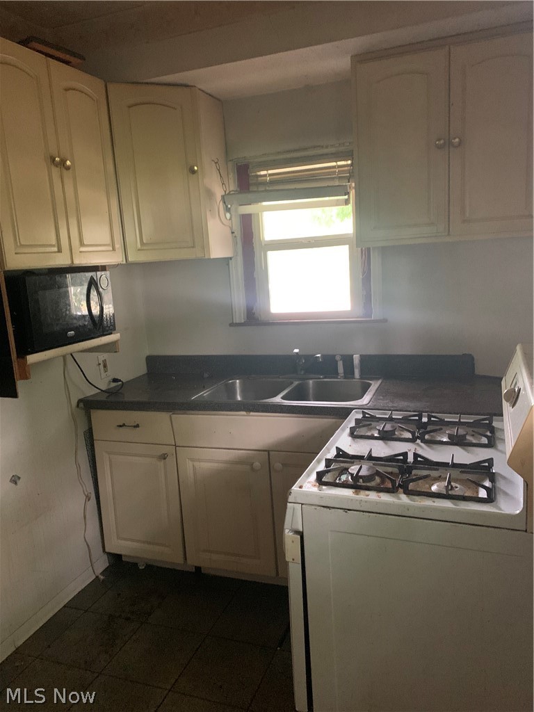 170 Stone Street Akron, OH 44305 - Photo 8 of 25