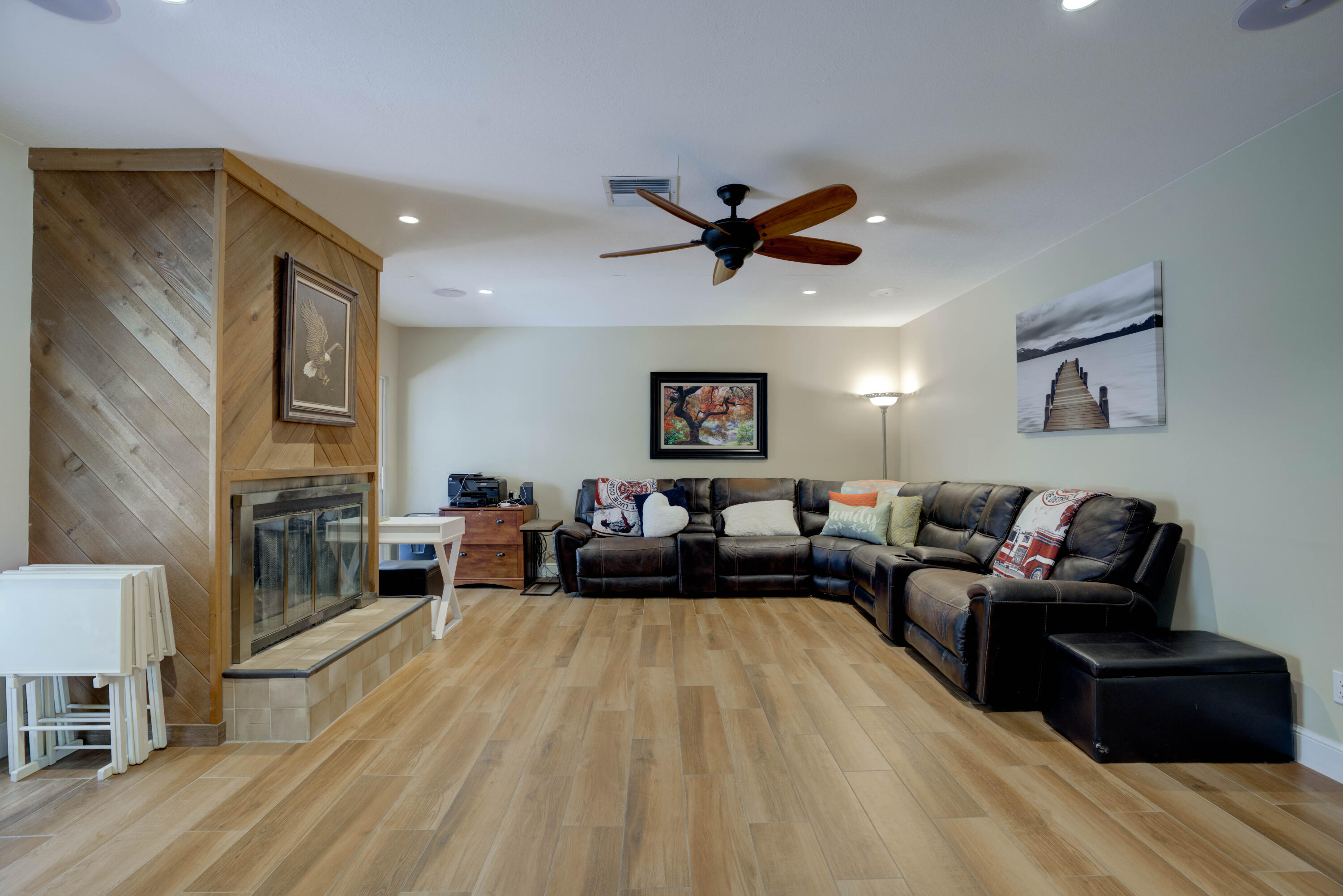 9524 Southeast Cove Point Street Jupiter, FL 33469 - Photo 18 of 58 Living room