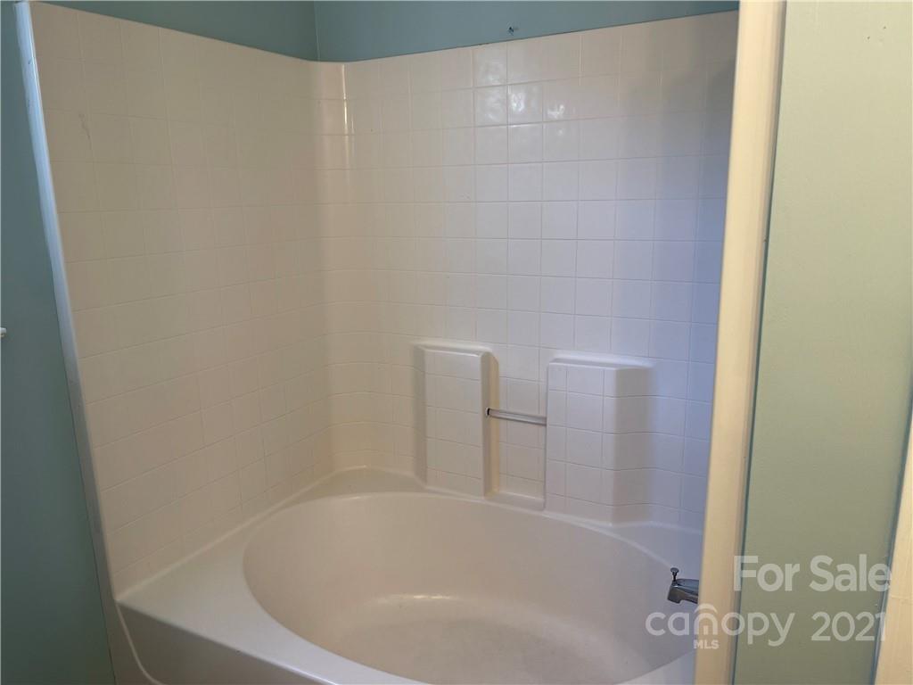 5245 Queen Anne Road Charlotte, NC 28217 - Photo 9 of 21 Gallery Image 9