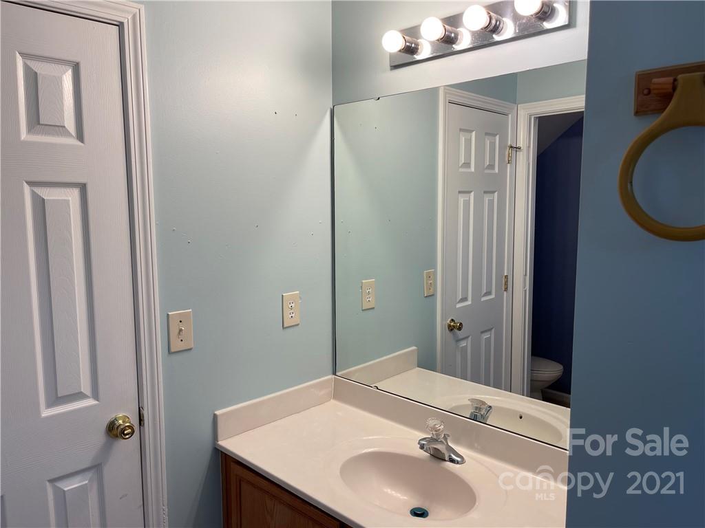 5245 Queen Anne Road Charlotte, NC 28217 - Photo 10 of 21 Gallery Image 10