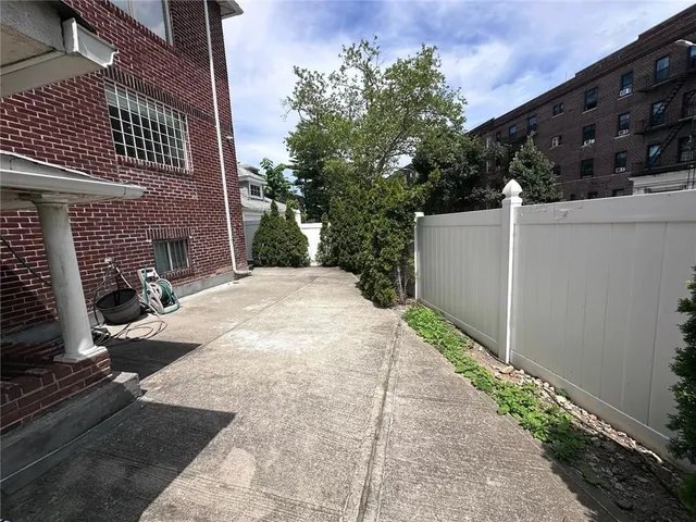 a view of a backyard with pathway