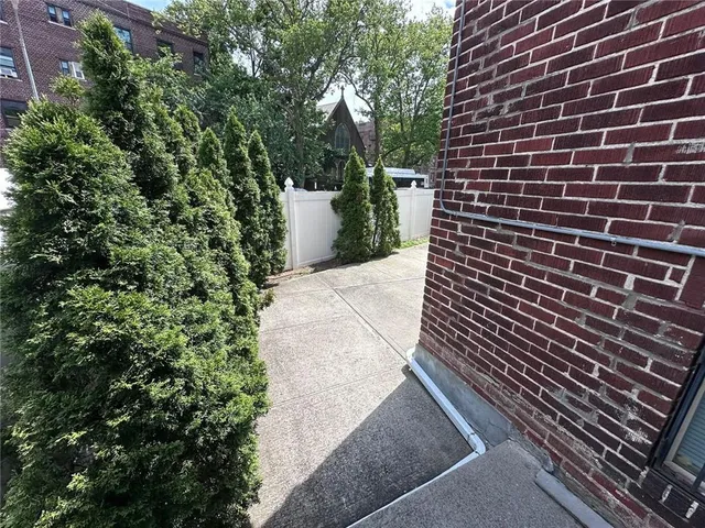 a view of an outdoor space and street view