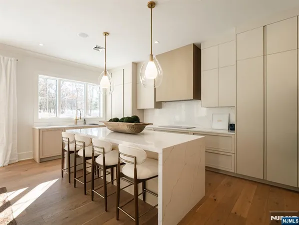 $2,300,000 | 16-18 Paris Avenue, Unit 1, Northvale, NJ 07647