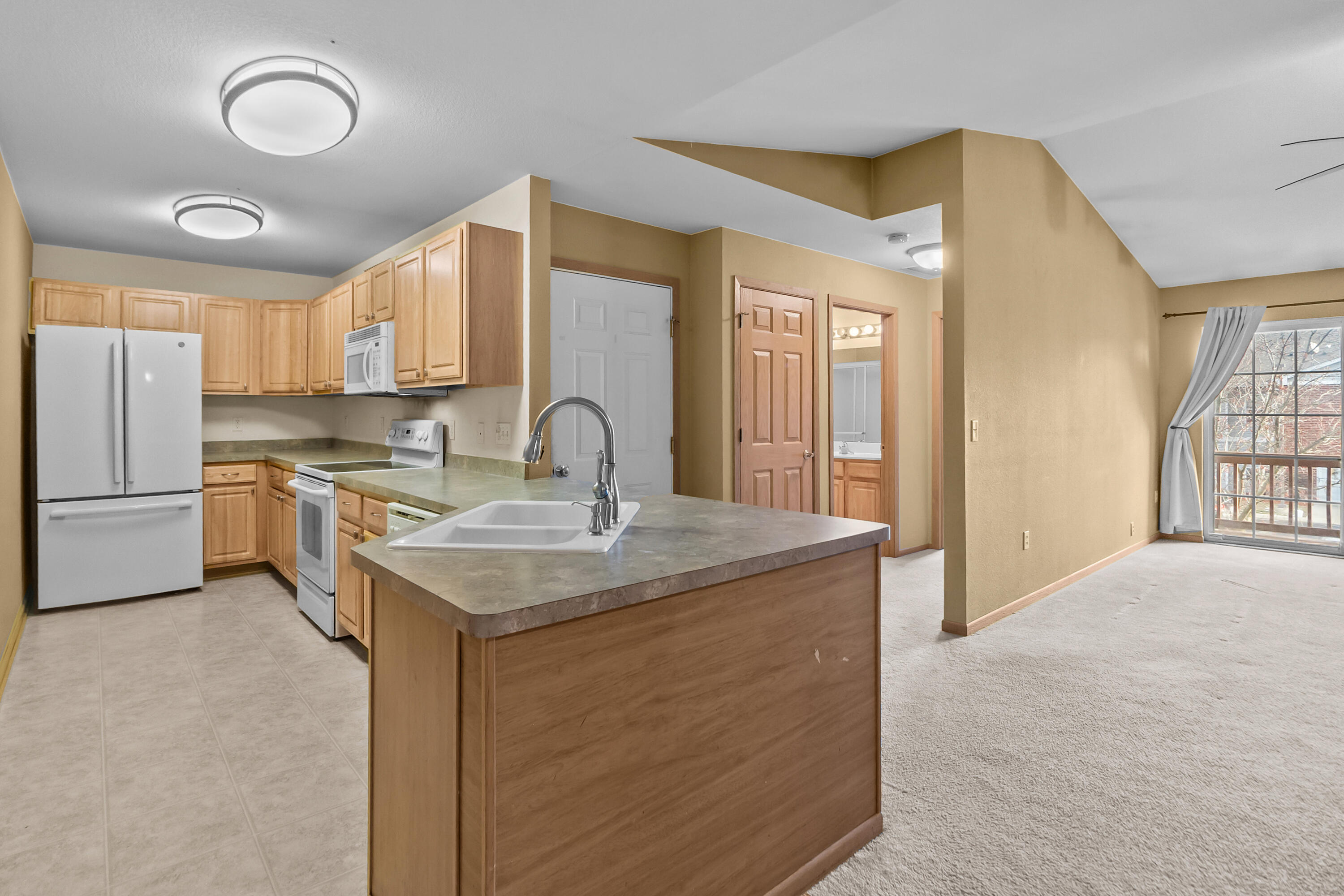 210 East Remer Road, Unit 202 Elkhorn, WI 53121 - Photo 10 of 28 BB2