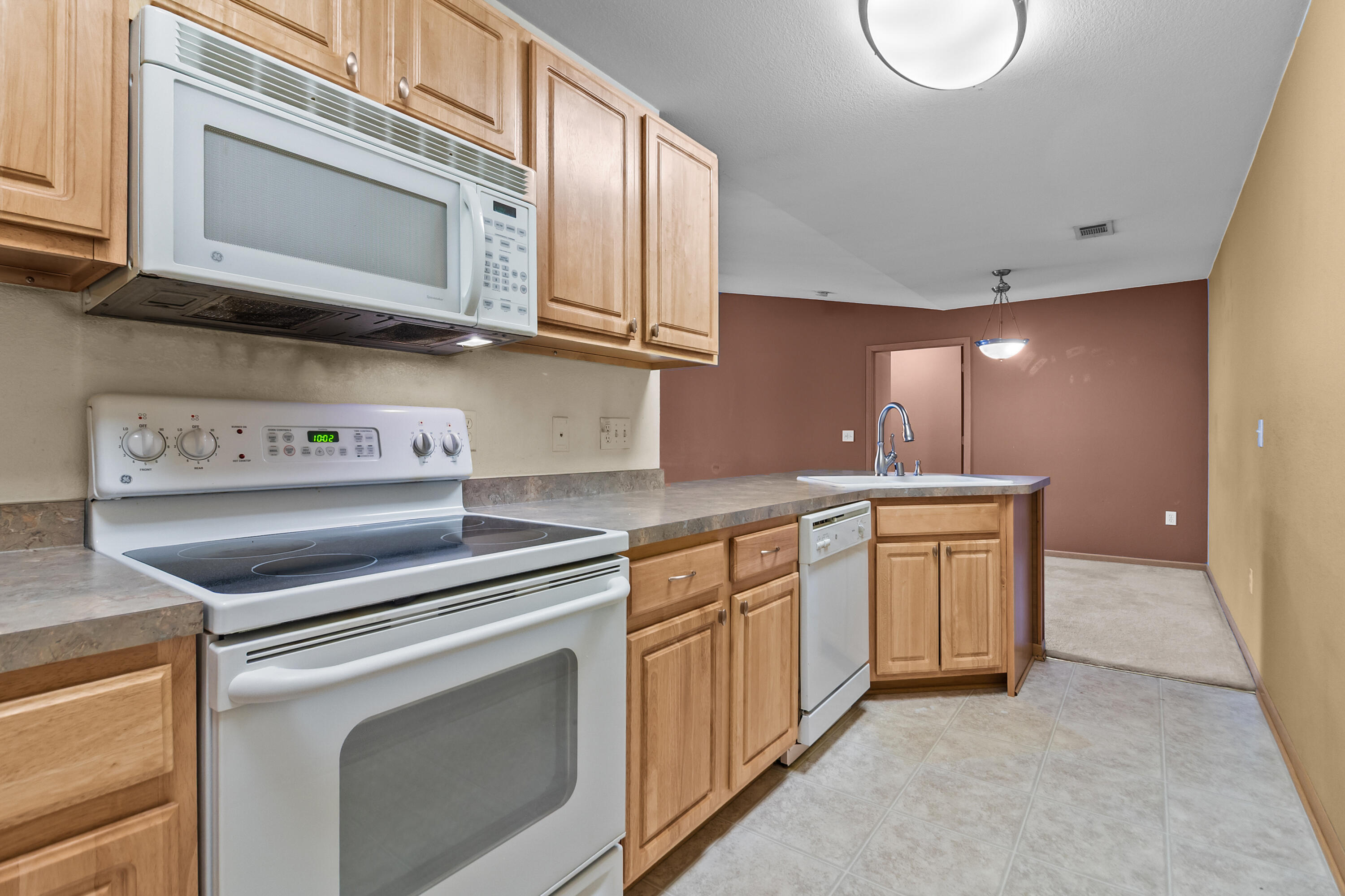 210 East Remer Road, Unit 202 Elkhorn, WI 53121 - Photo 9 of 28 BB5