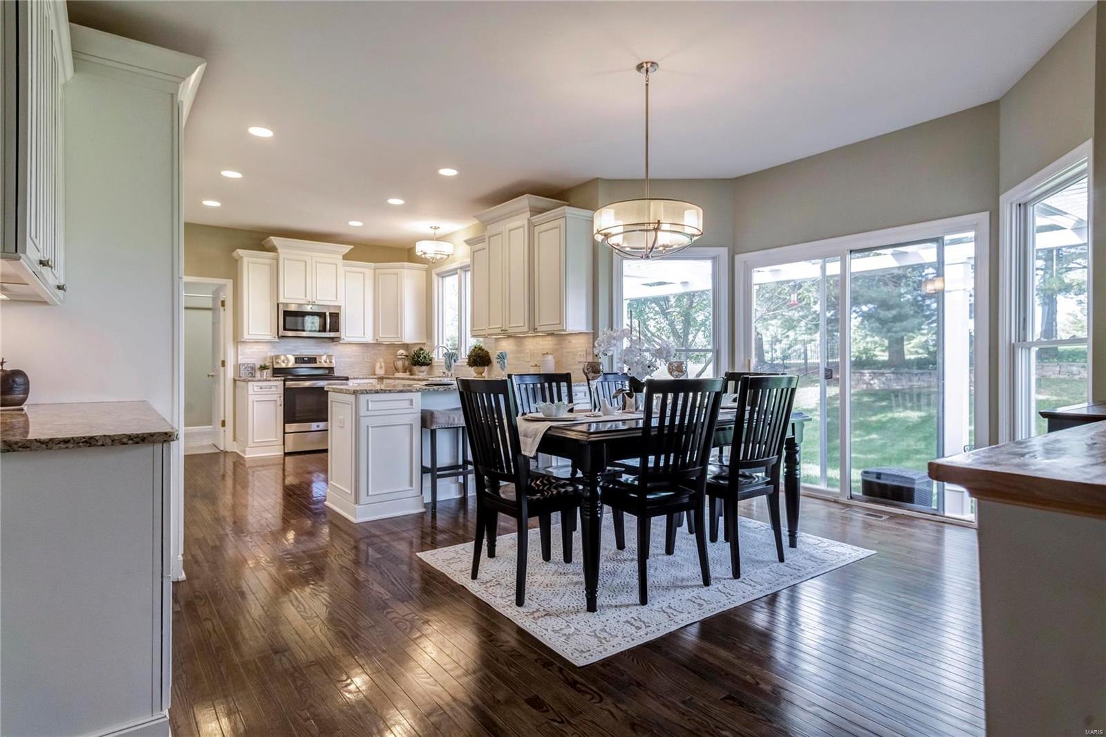 819 Wheaton Way Creve Coeur, MO 63141 - Photo 12 of 44