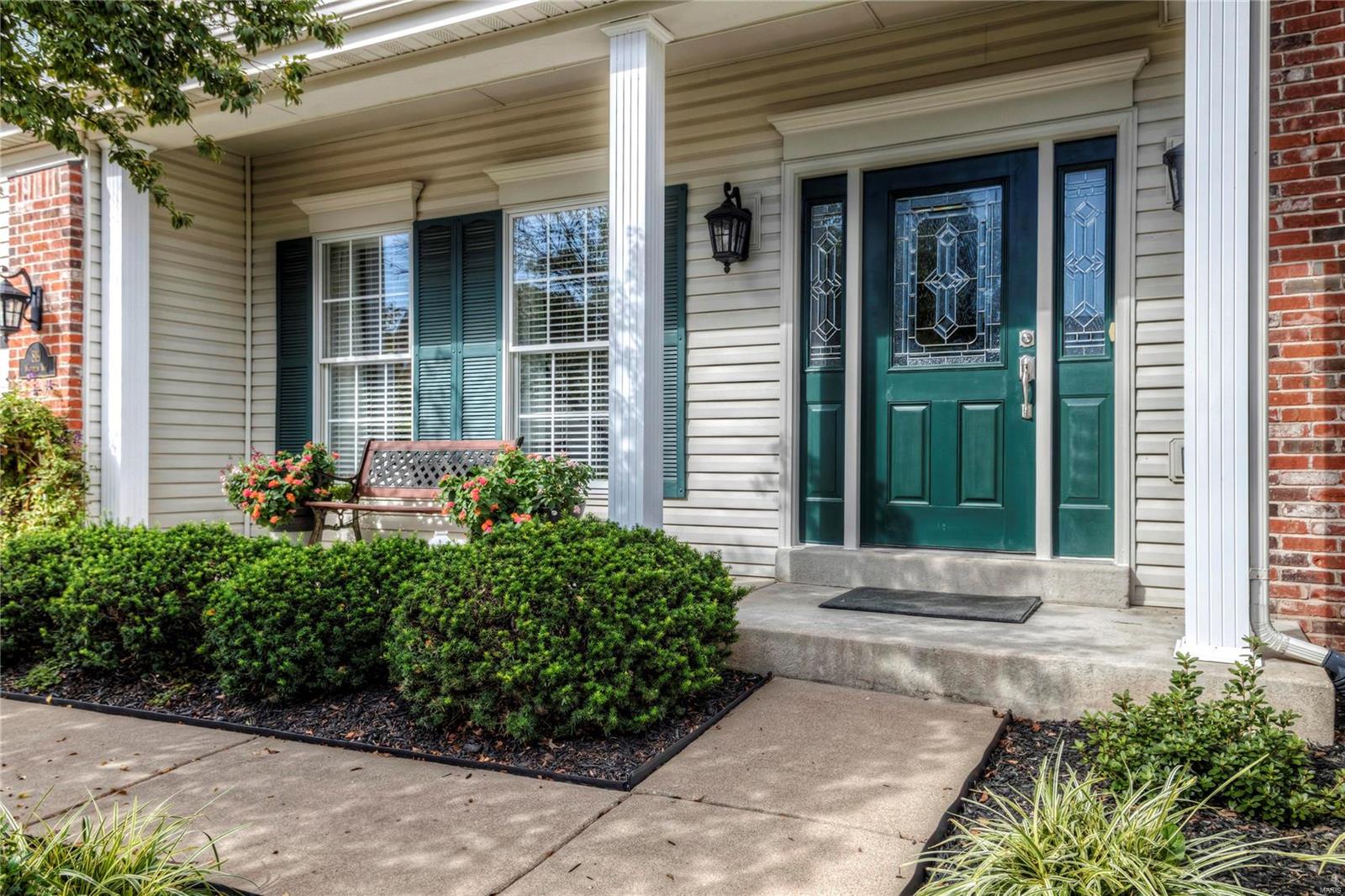 819 Wheaton Way Creve Coeur, MO 63141 - Photo 2 of 44