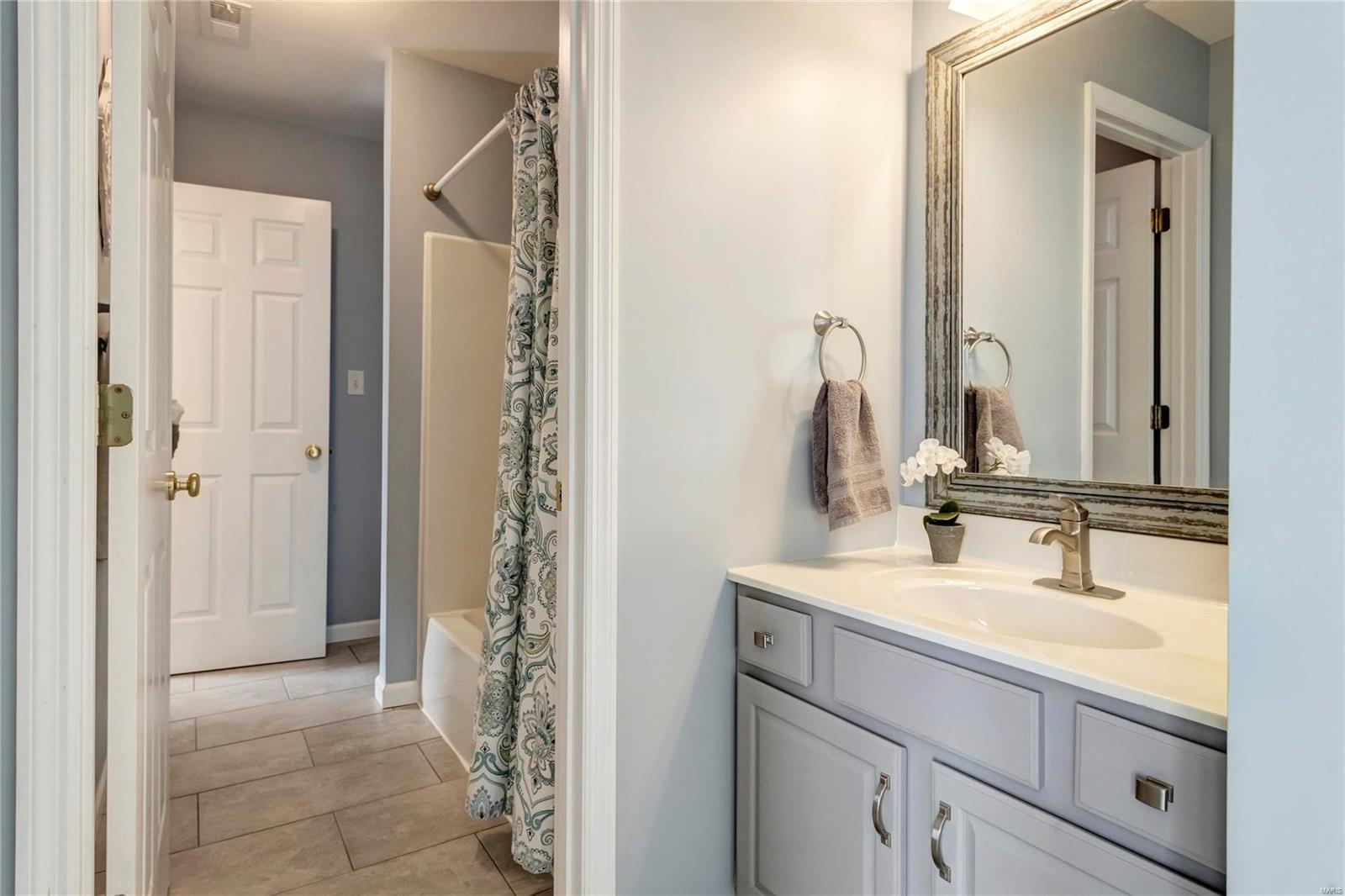 819 Wheaton Way Creve Coeur, MO 63141 - Photo 36 of 44