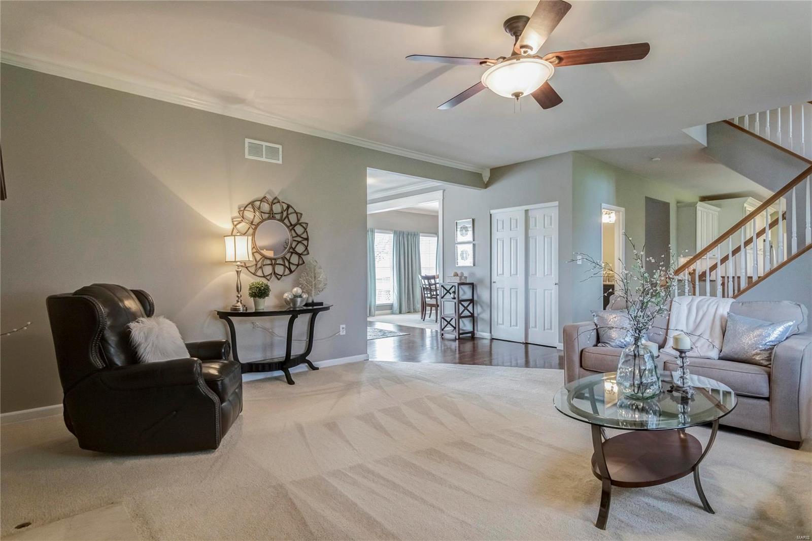 819 Wheaton Way Creve Coeur, MO 63141 - Photo 8 of 44