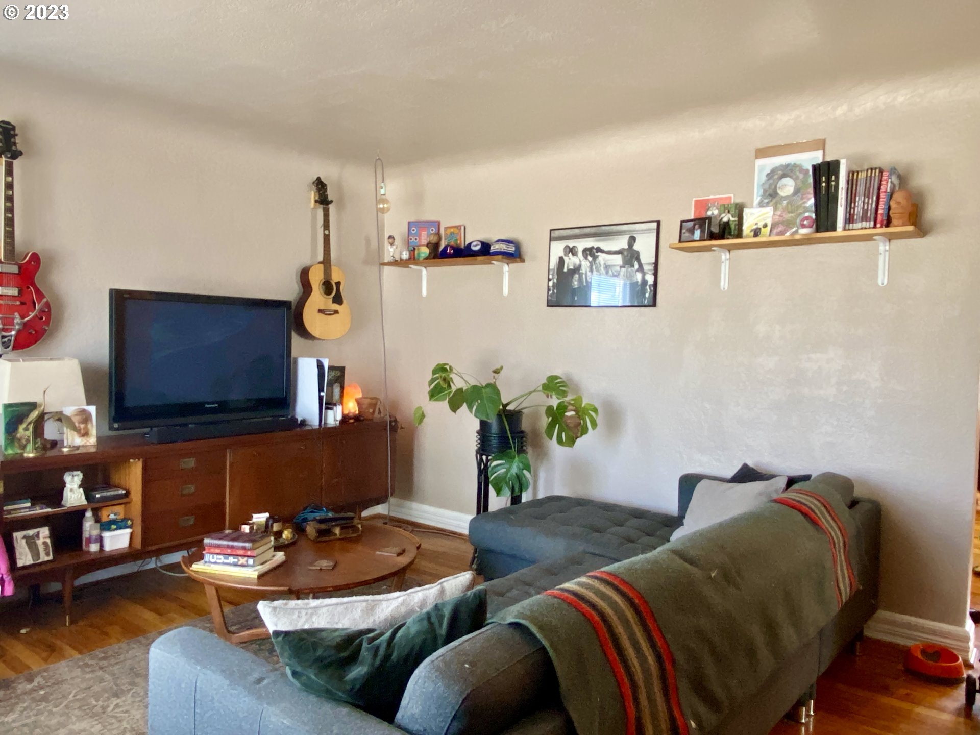 733 Centennial Boulevard Springfield, OR 97477 - Photo 5 of 15 Living Room