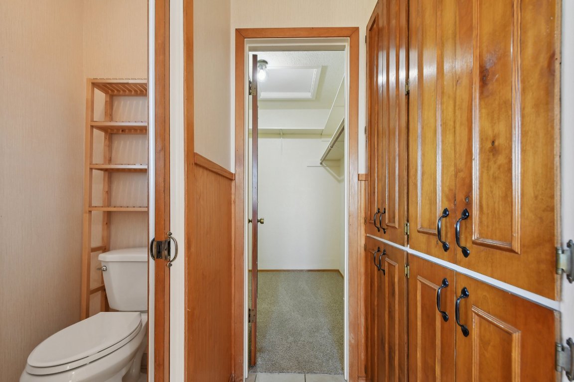 21009 Fawn Ridge Drive Lago Vista, TX 78645 - Photo 19 of 40 Bathroom with carpet flooring