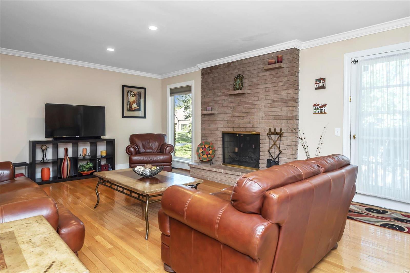 562 North Mosley Road St. Louis, MO 63141 - Photo 12 of 33 Gallery Image 12