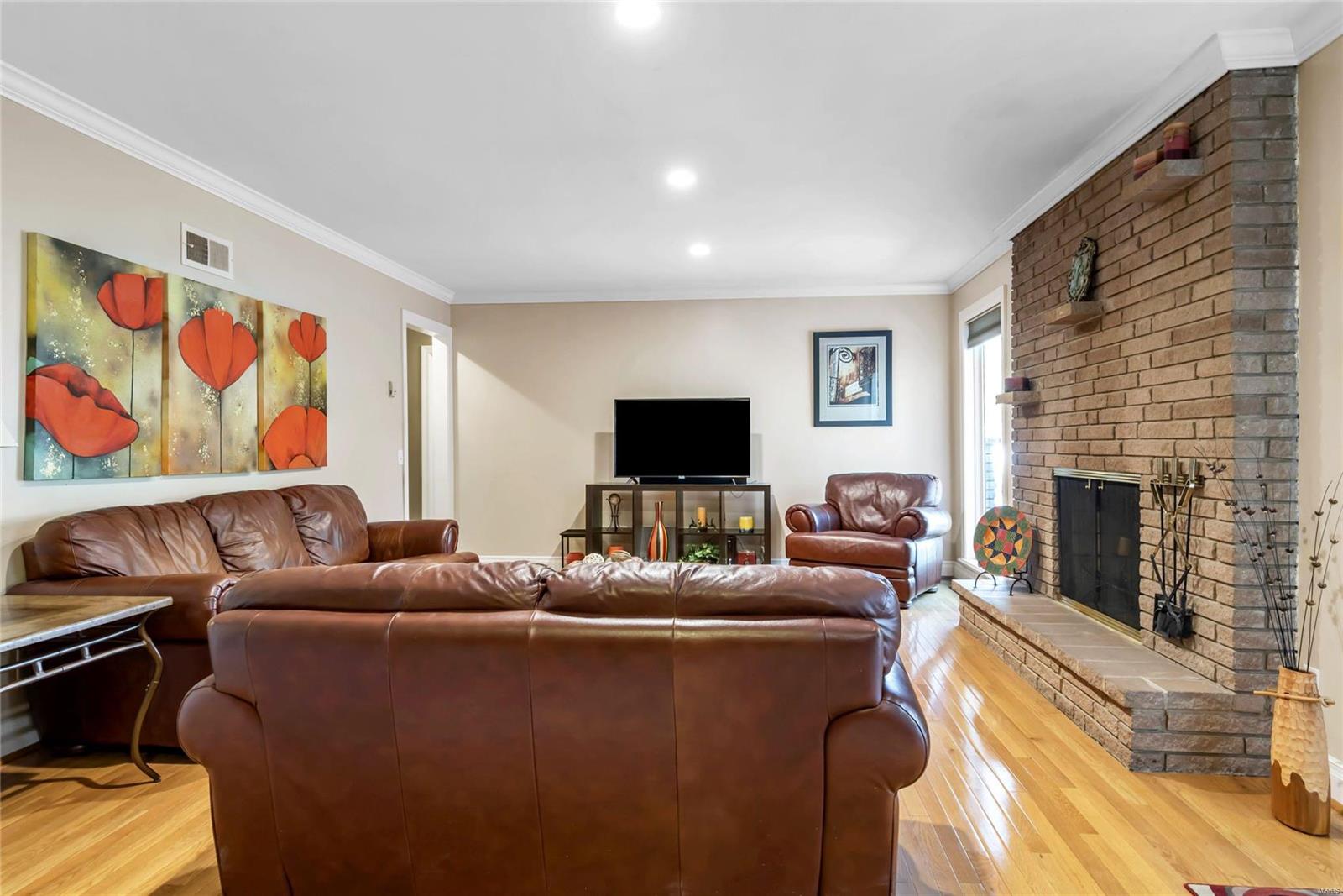 562 North Mosley Road St. Louis, MO 63141 - Photo 14 of 33 Gallery Image 14