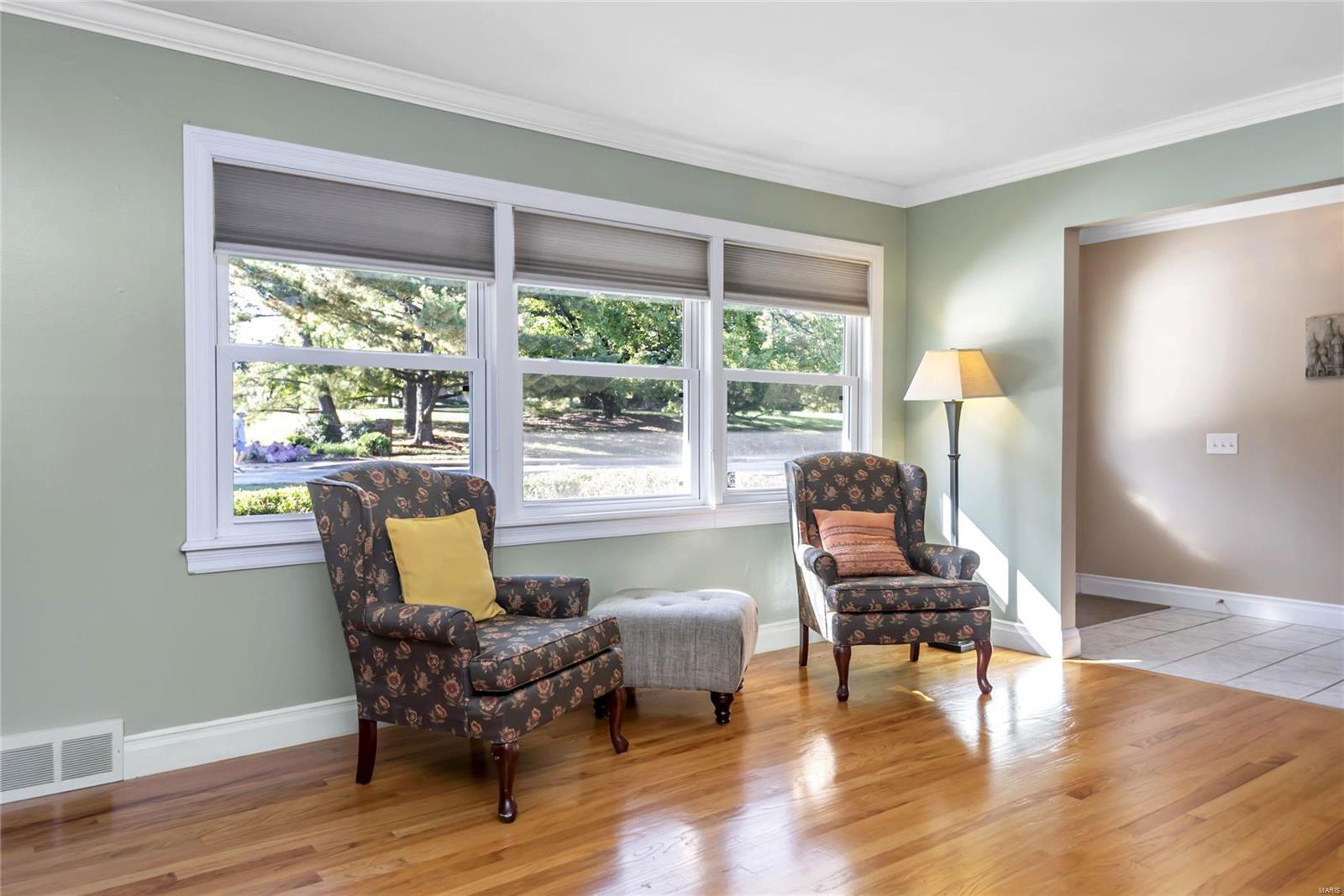 562 North Mosley Road St. Louis, MO 63141 - Photo 3 of 33 Gallery Image 3