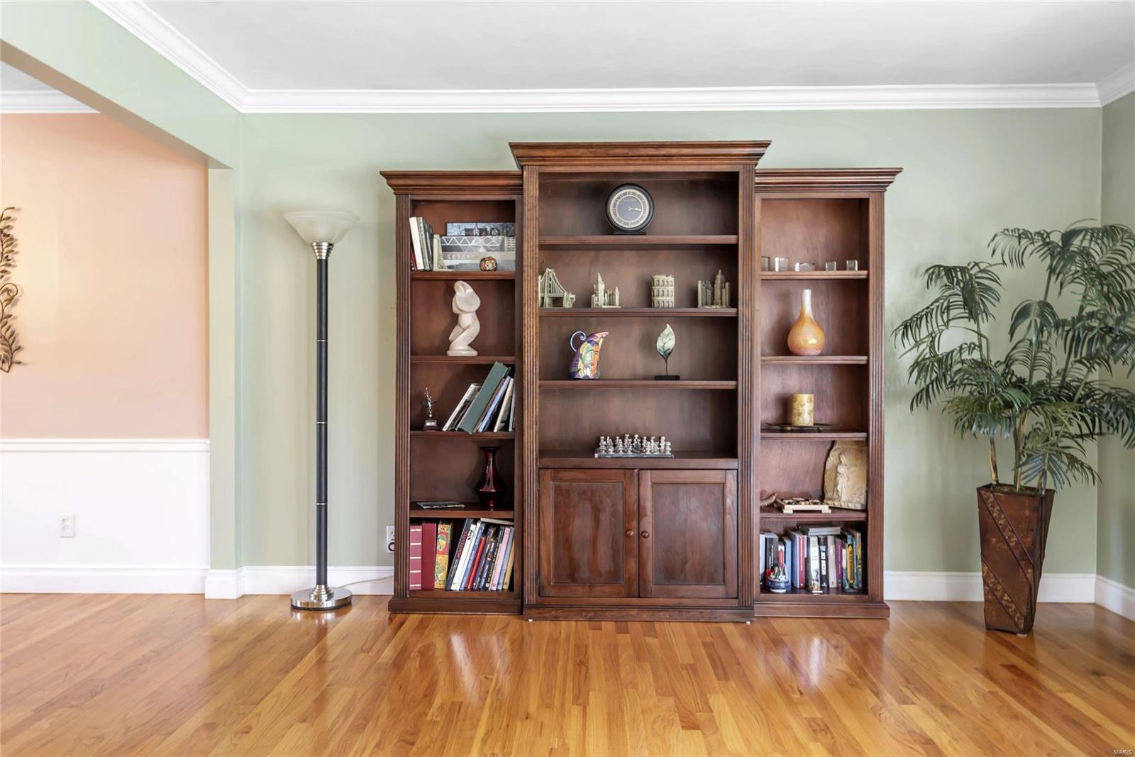 562 North Mosley Road St. Louis, MO 63141 - Photo 4 of 33 Gallery Image 4