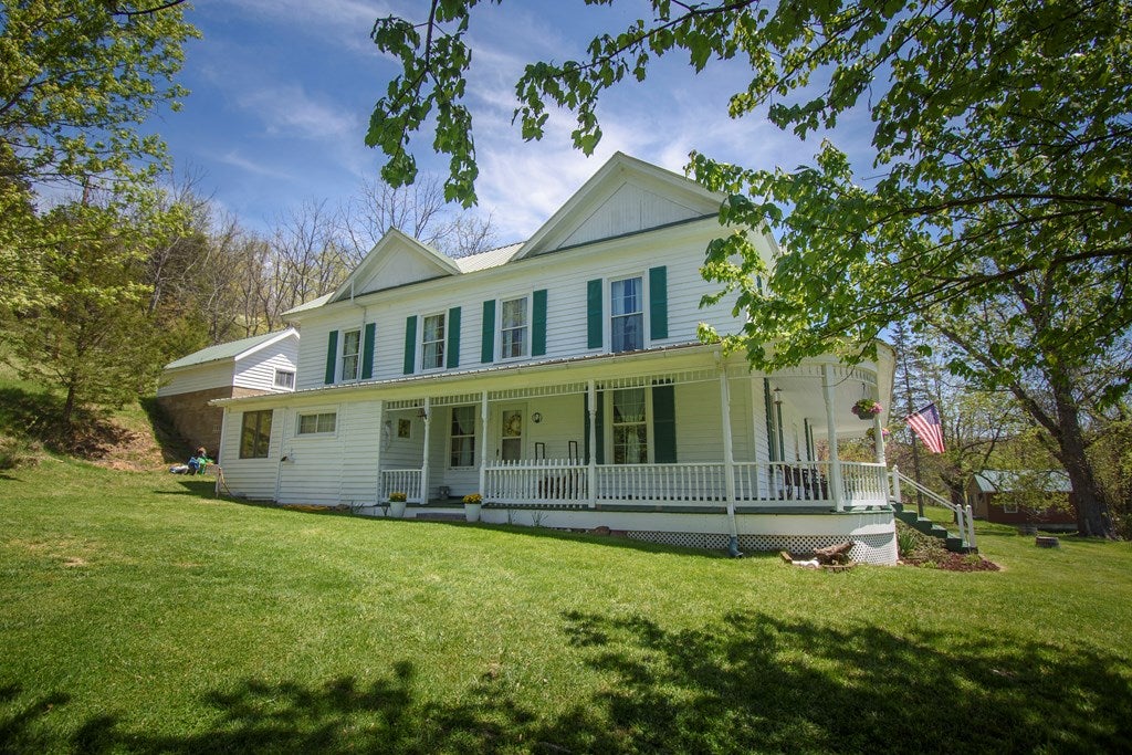 4242 Paradise Road Hiwassee, VA 24347 - Photo 4 of 74 Gallery Image 4