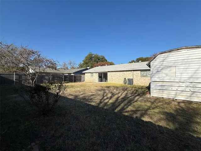 a view of house with garden