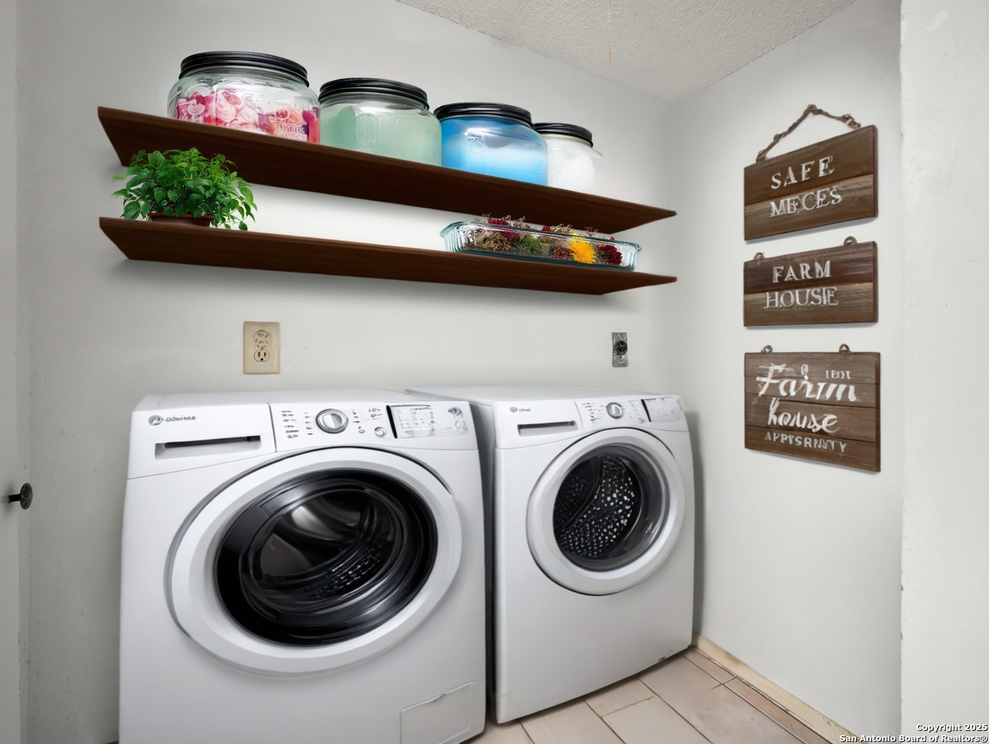 11520 Huebner Road, Unit 302 San Antonio, TX 78230 - Photo 14 of 28 a utility room with dryer and washer