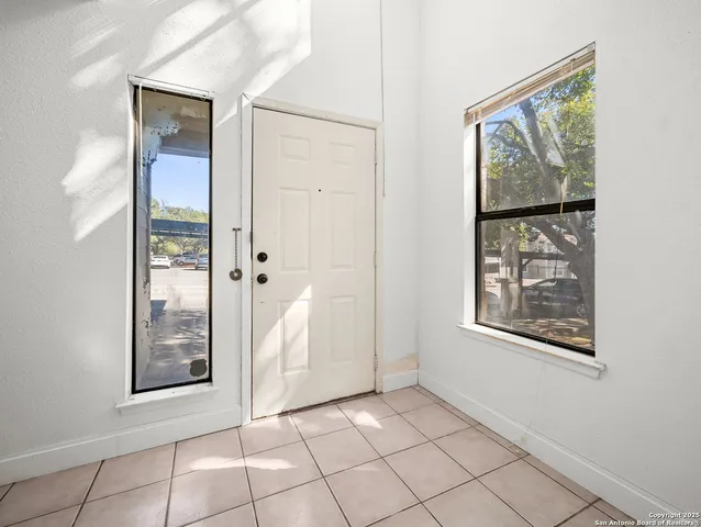 a view of a livingroom with furniture and a ceiling fan