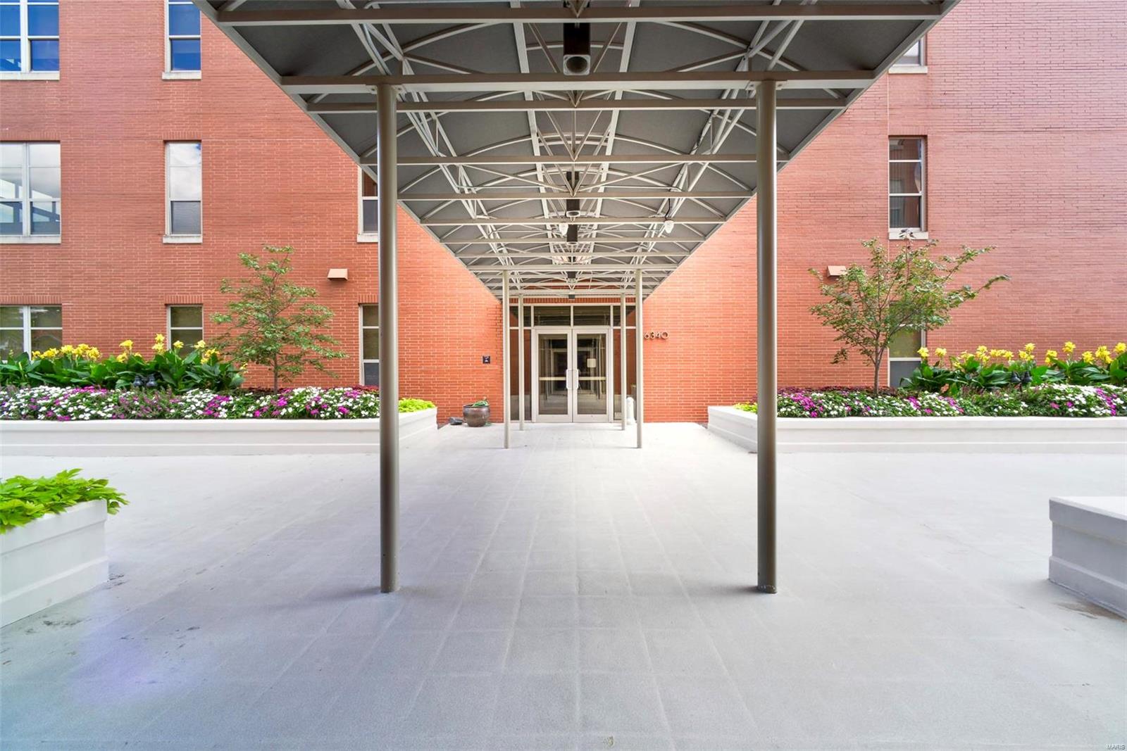 6340 Clayton Road, Unit 407 St. Louis, MO 63117 - Photo 2 of 31