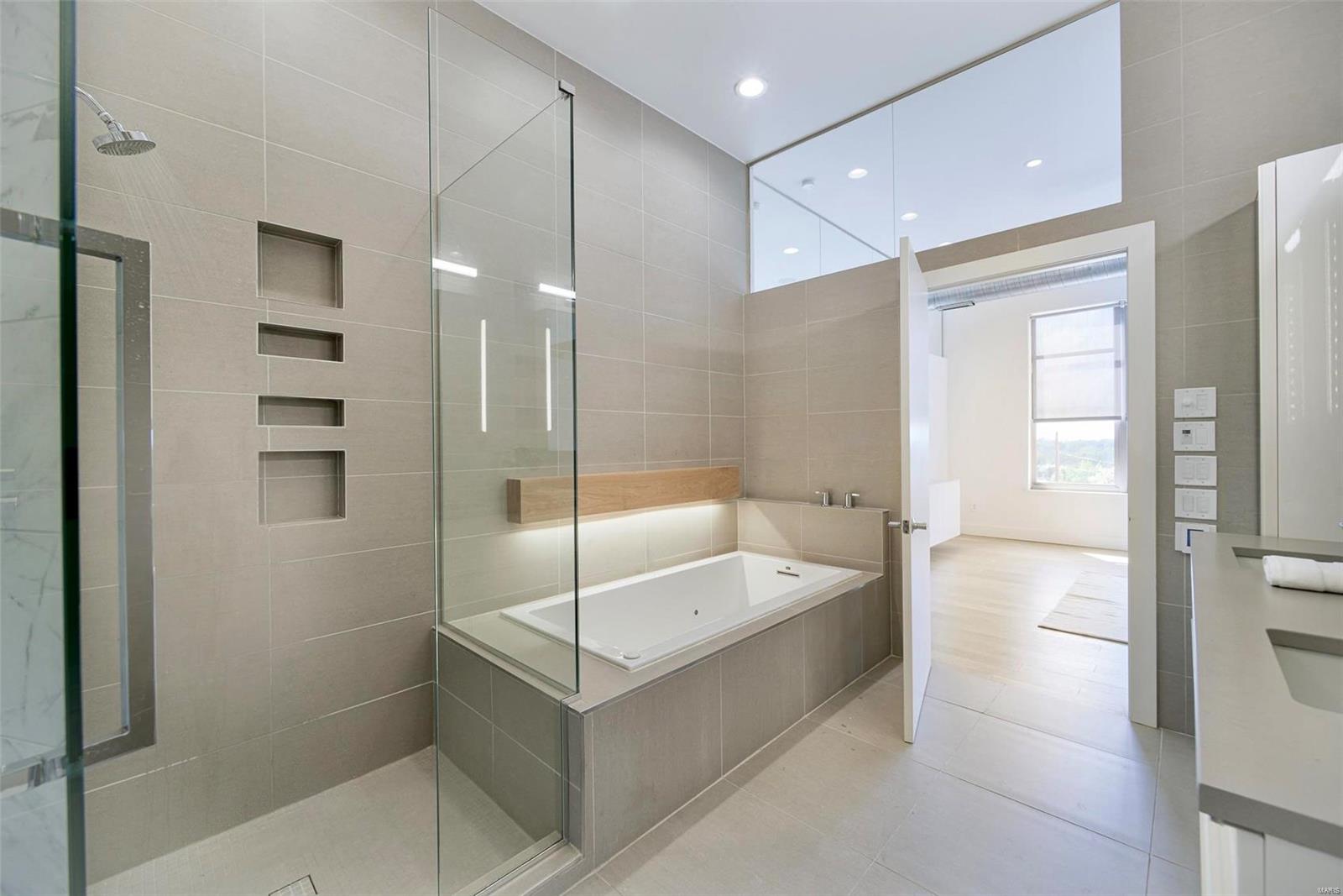 6340 Clayton Road, Unit 407 St. Louis, MO 63117 - Photo 21 of 31