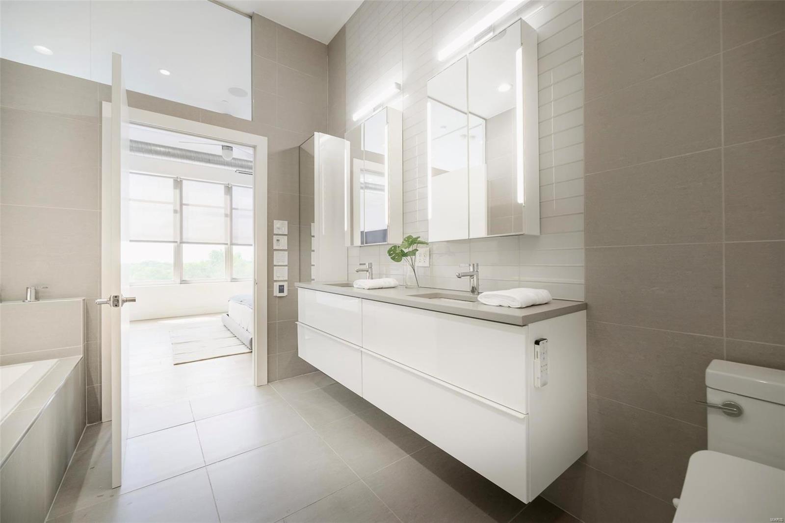 6340 Clayton Road, Unit 407 St. Louis, MO 63117 - Photo 22 of 31